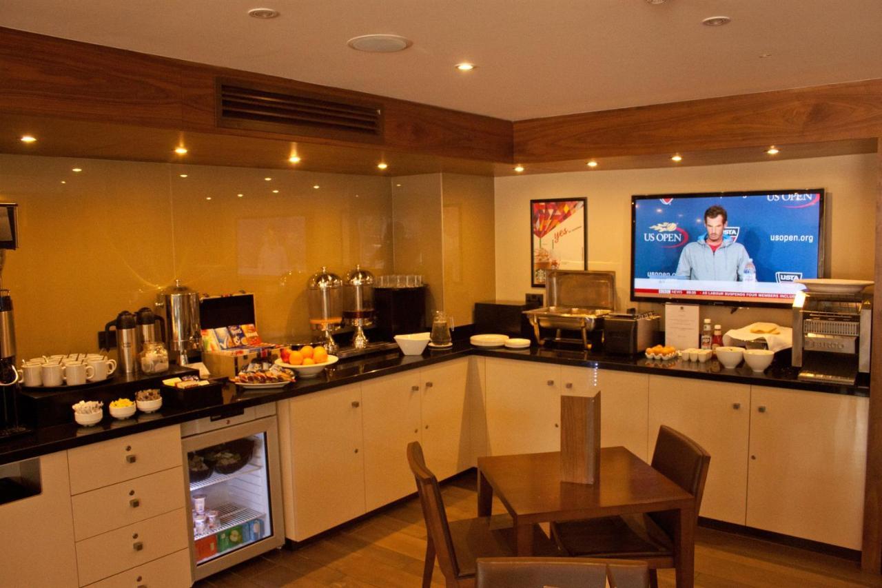 Best Western Pontypool Metro Hotel Bagian luar foto