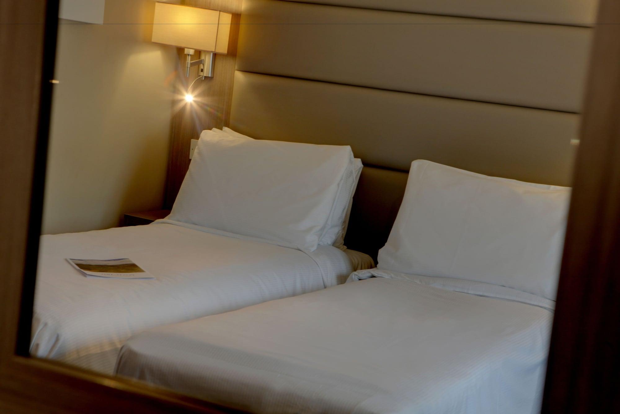Best Western Pontypool Metro Hotel Bagian luar foto