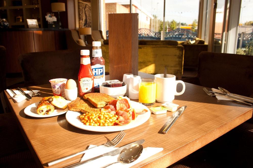 Best Western Pontypool Metro Hotel Bagian luar foto
