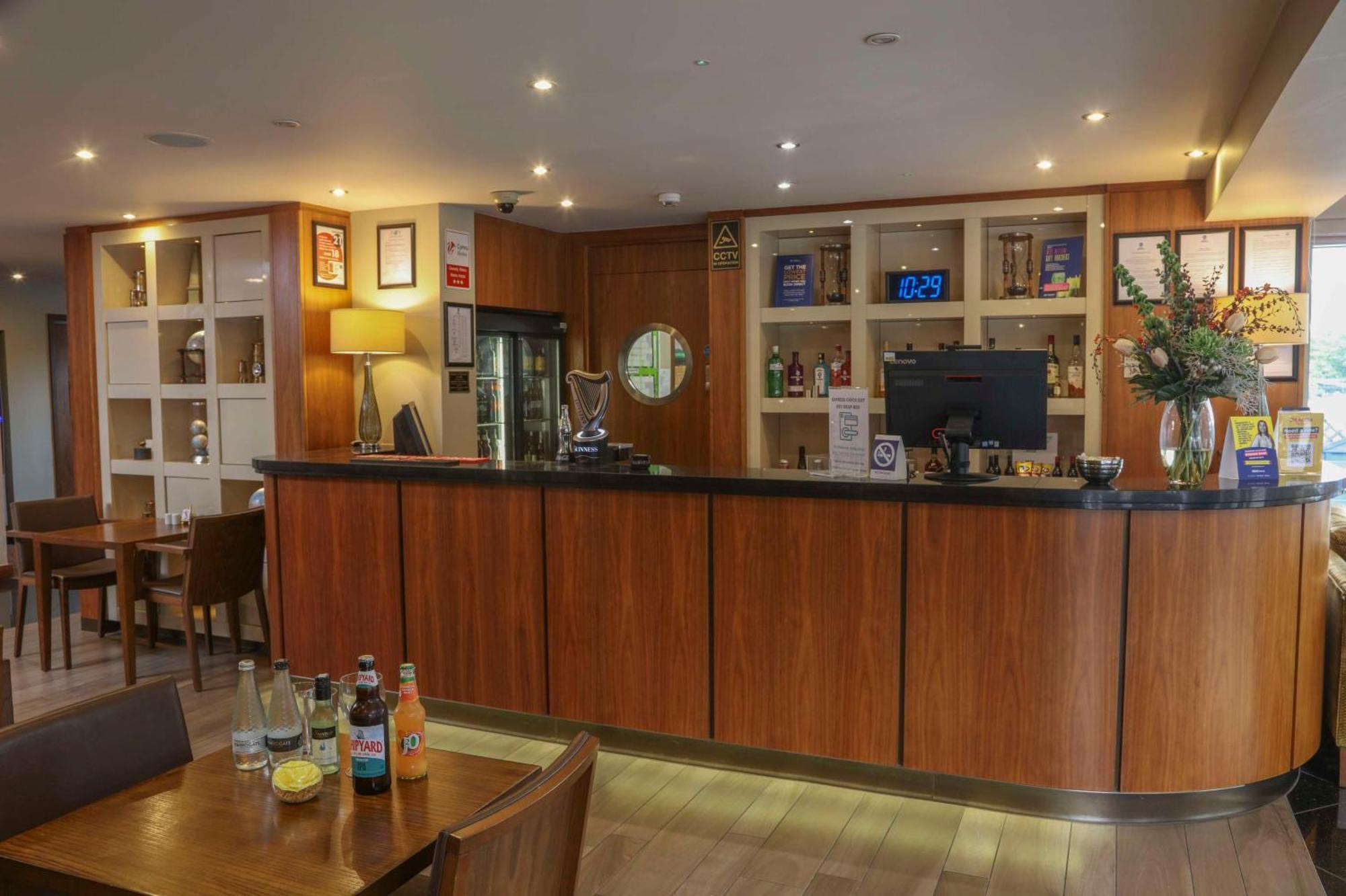 Best Western Pontypool Metro Hotel Bagian luar foto