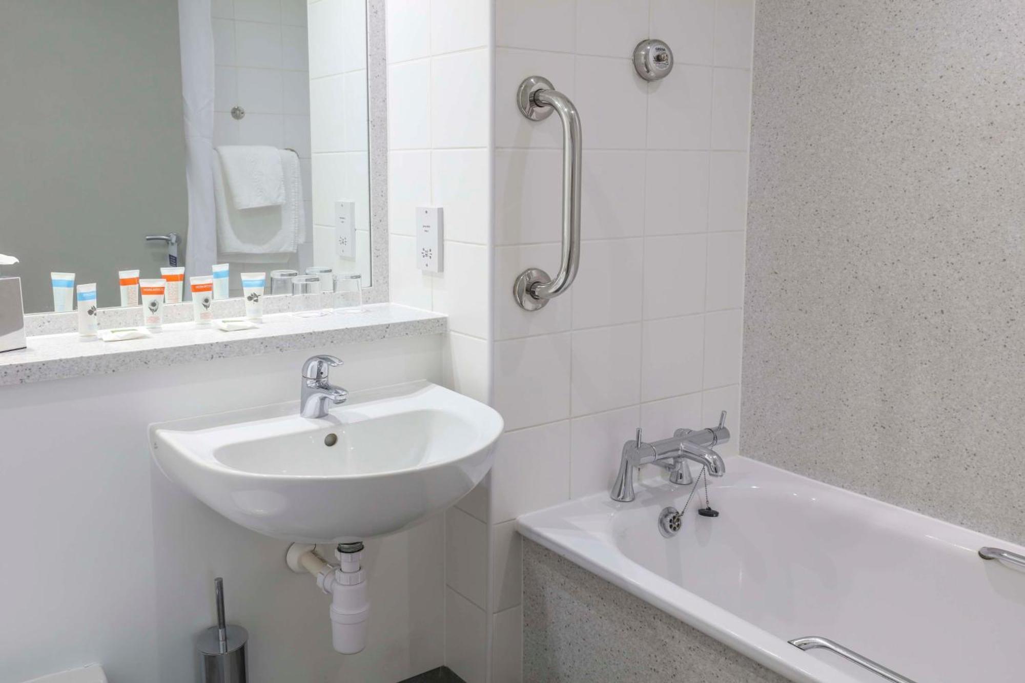 Best Western Pontypool Metro Hotel Bagian luar foto
