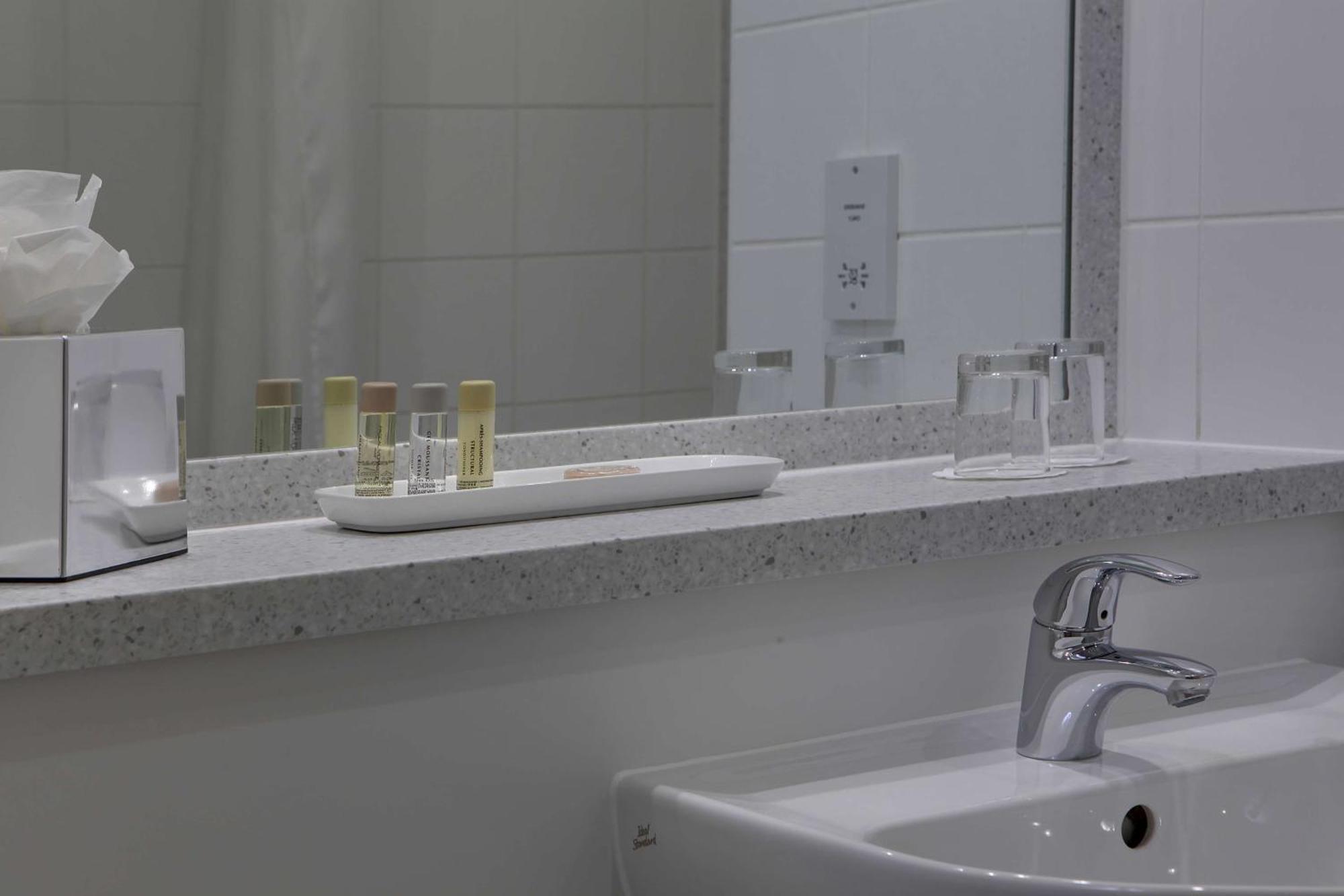 Best Western Pontypool Metro Hotel Bagian luar foto