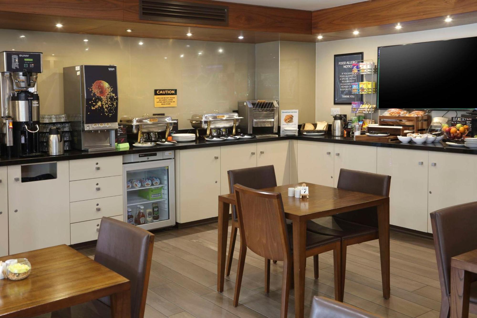 Best Western Pontypool Metro Hotel Bagian luar foto