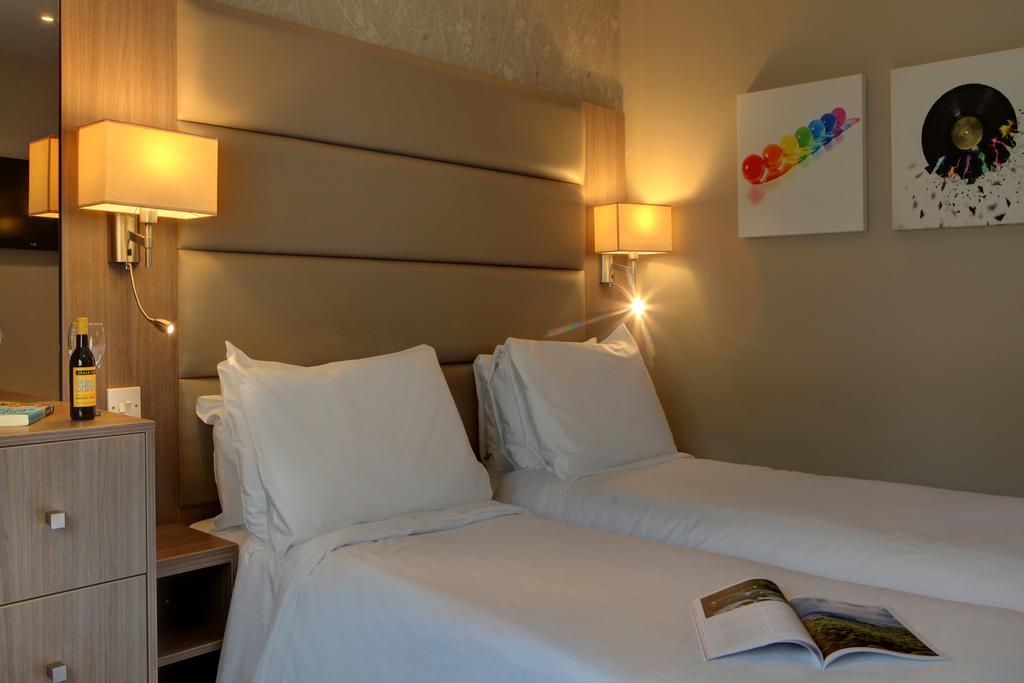 Best Western Pontypool Metro Hotel Bagian luar foto