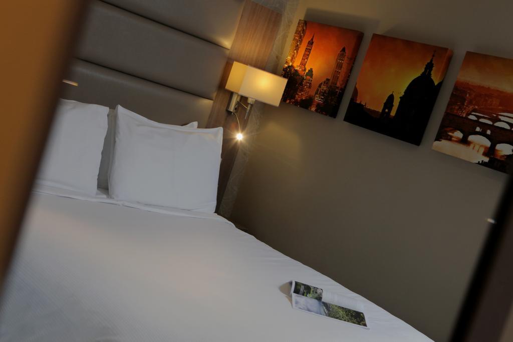 Best Western Pontypool Metro Hotel Bagian luar foto