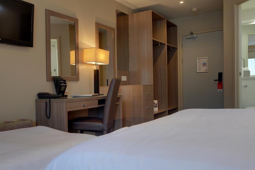Best Western Pontypool Metro Hotel Bagian luar foto