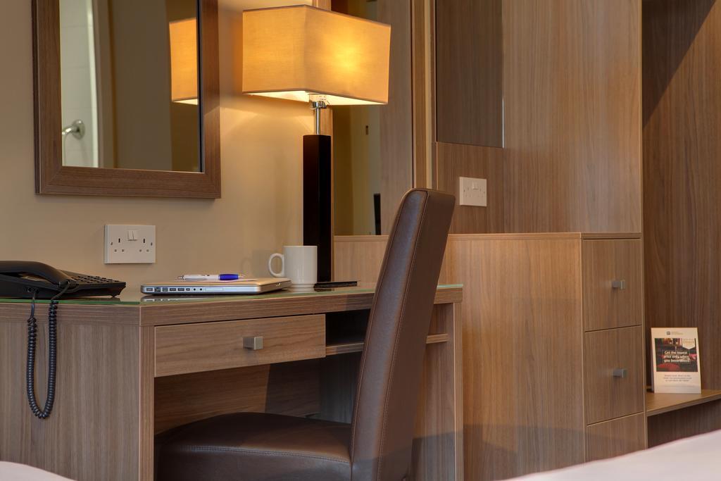 Best Western Pontypool Metro Hotel Bagian luar foto