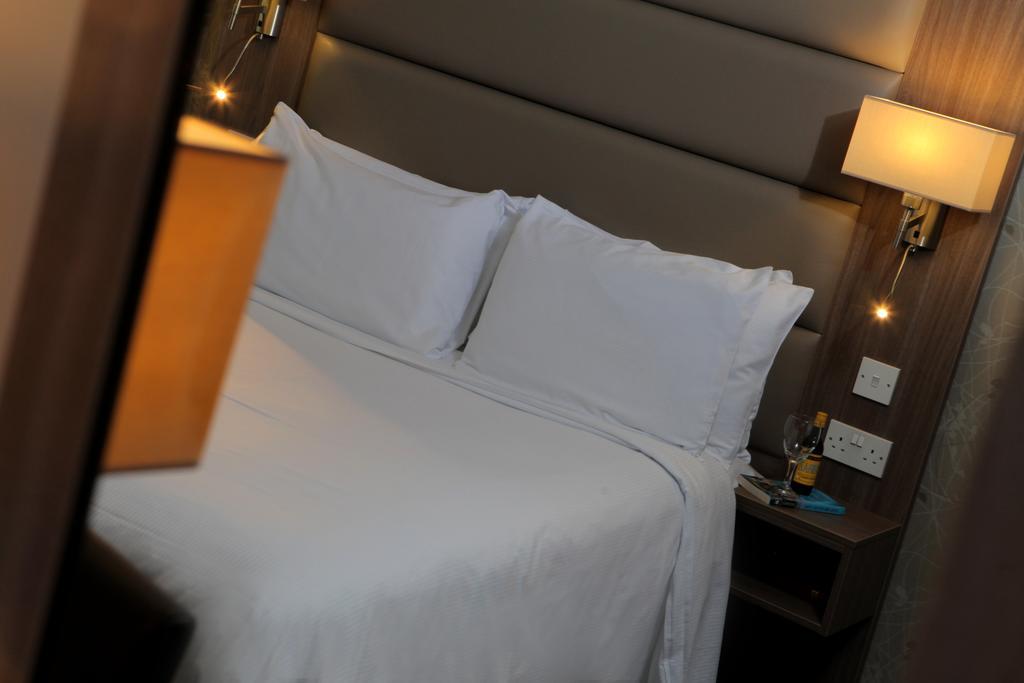 Best Western Pontypool Metro Hotel Bagian luar foto