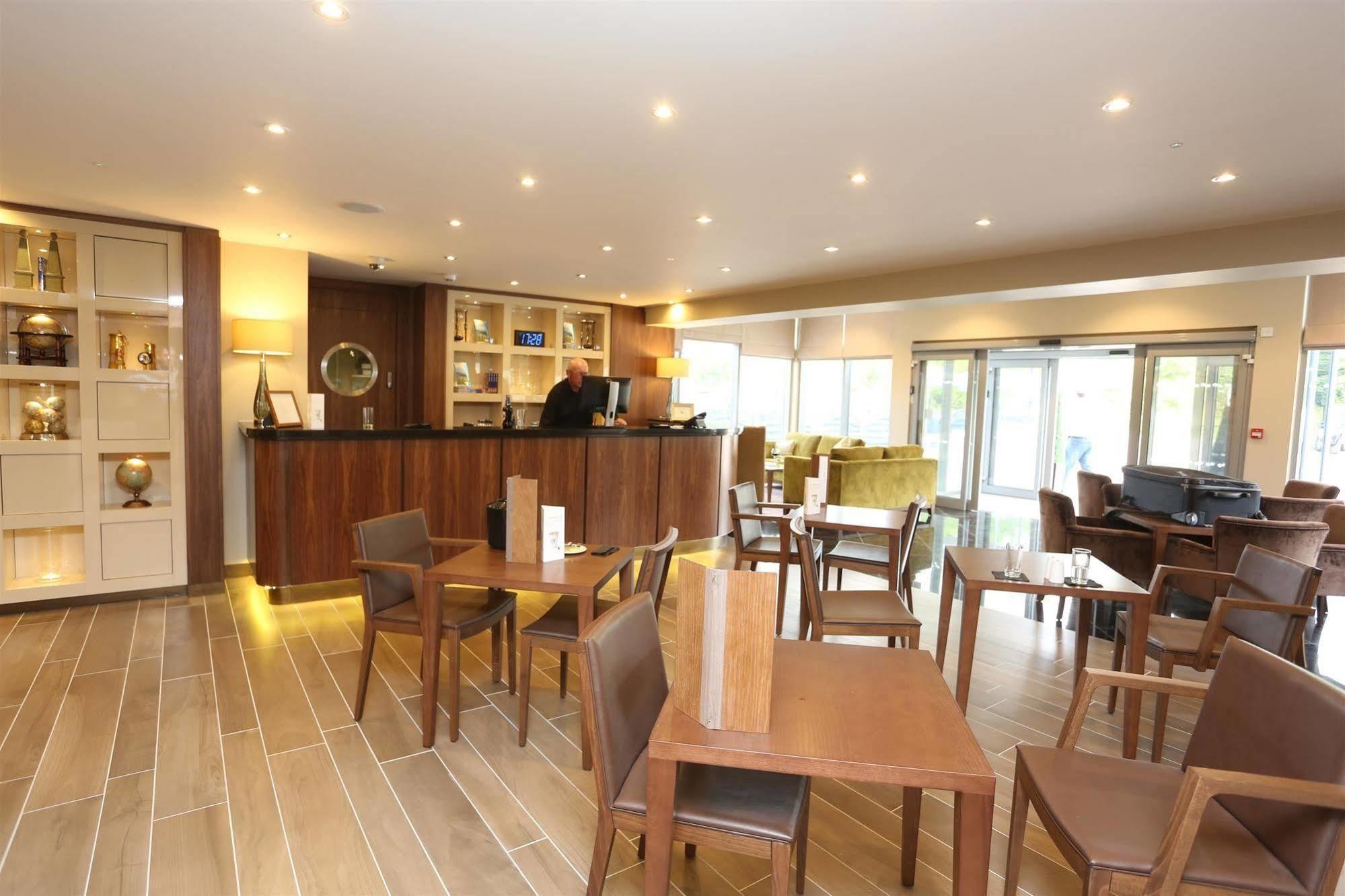 Best Western Pontypool Metro Hotel Bagian luar foto