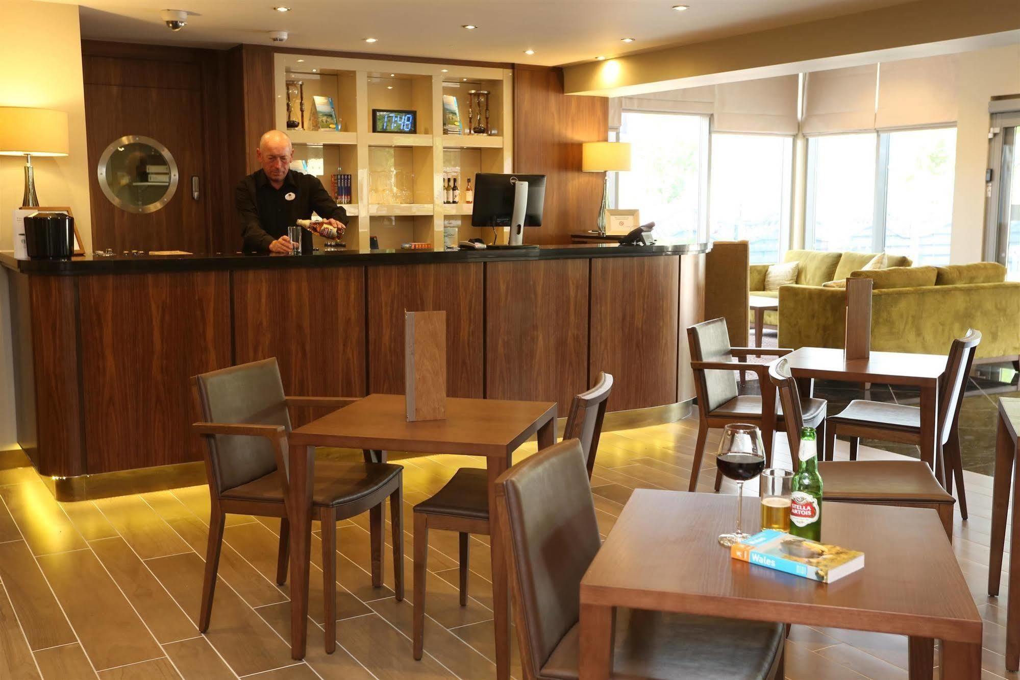 Best Western Pontypool Metro Hotel Bagian luar foto