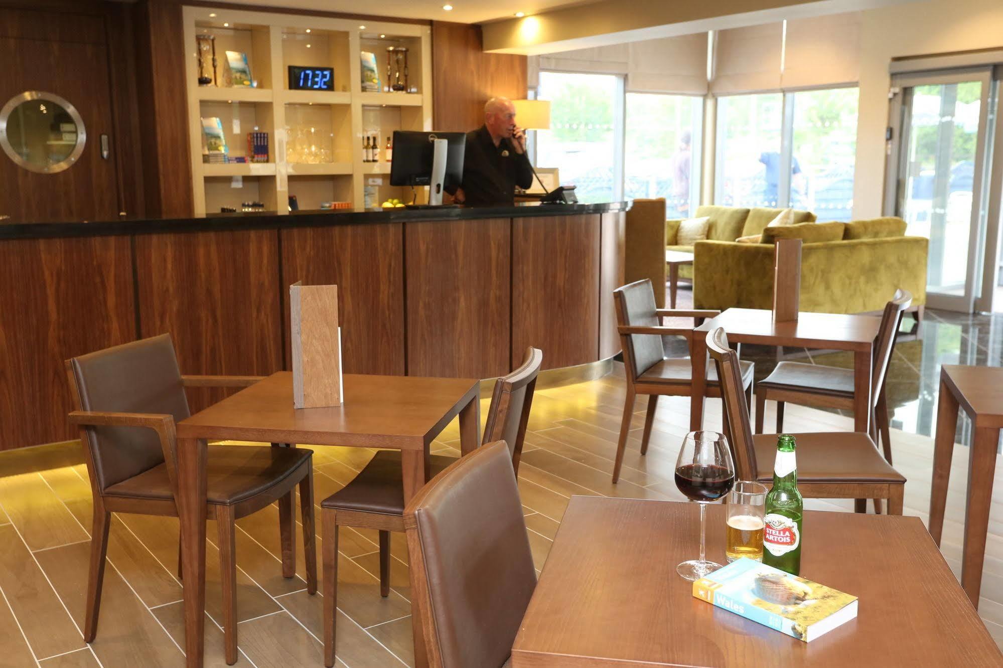 Best Western Pontypool Metro Hotel Bagian luar foto